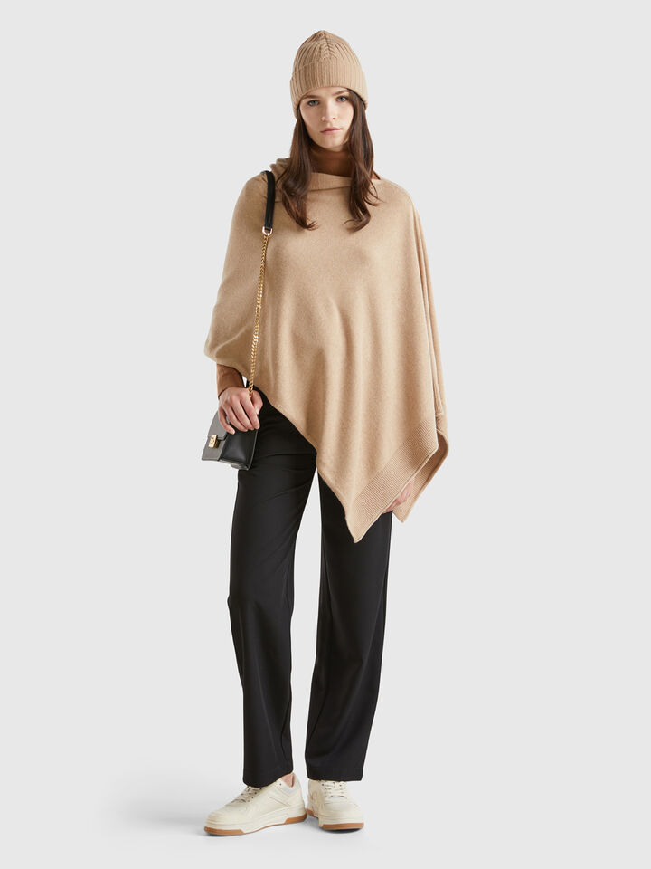 CAPE Mujer image number 3